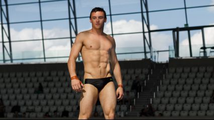 Tom Daley sais he is dating a guy